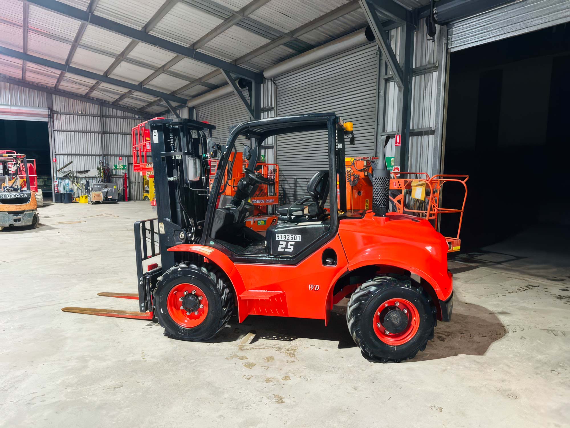 5 Ways a Forklift Can Save Time and Money for Your Business